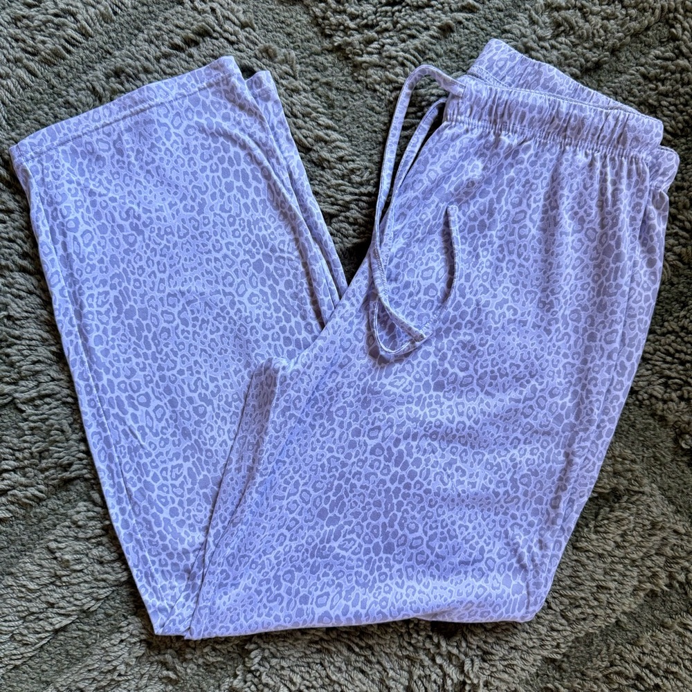 Tahari Gray Leopard Print Lounge Pants